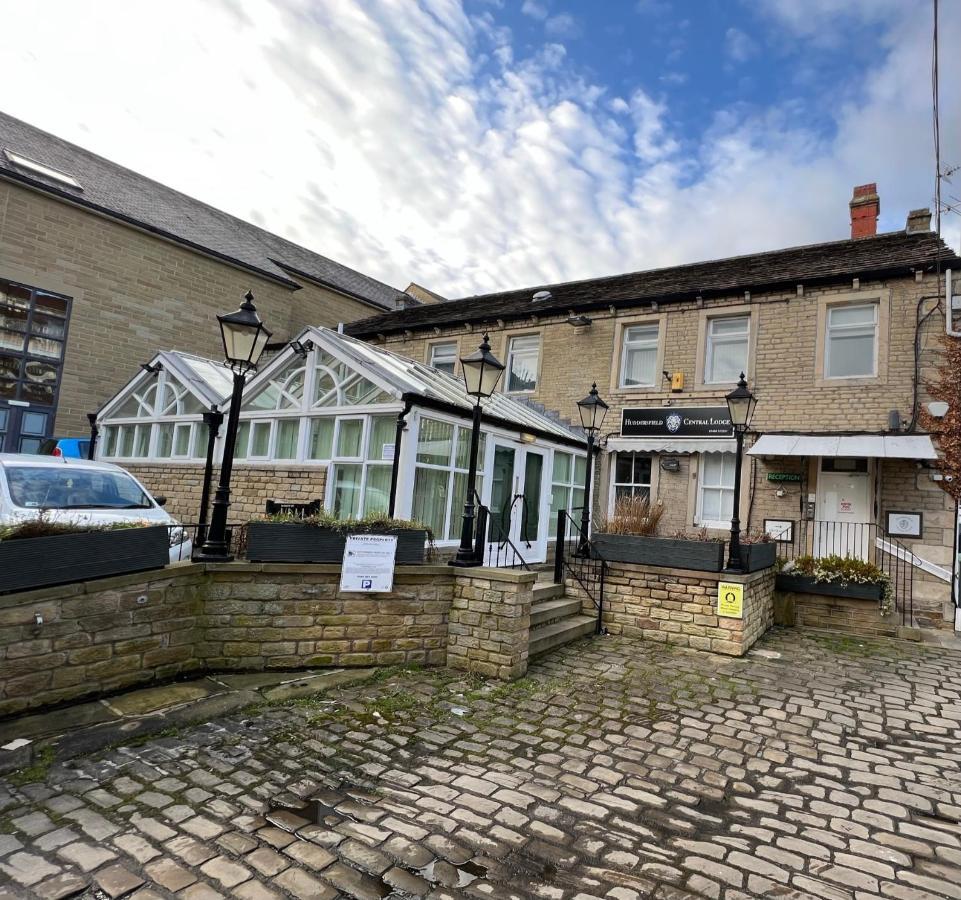 Huddersfield Central Lodge Exterior photo